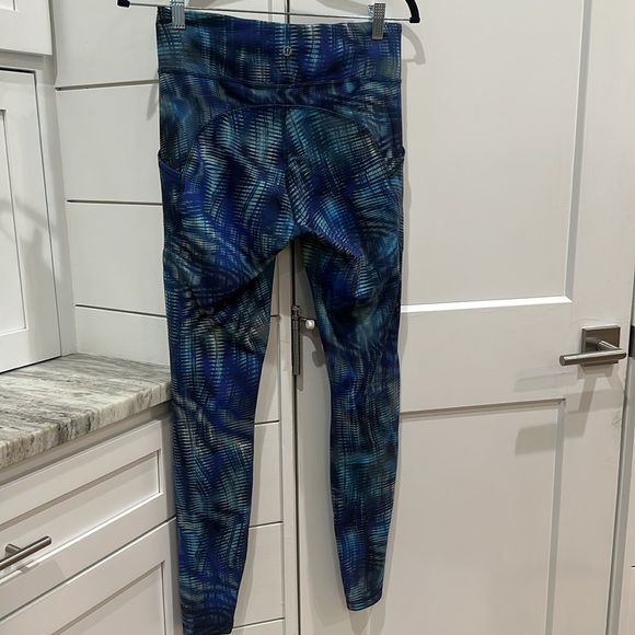 (6208) LULULEMON Invigorate High-Rise Tight 28" *Foil Sz 8 *LOVED - Picture 6 of 7